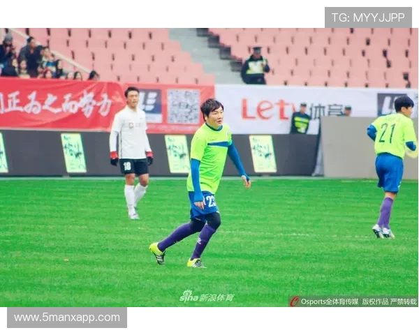 全球鞋码最小的足球明星揭秘他的成长故事与职业生涯